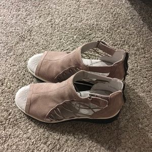 Jambu suede wedge sandal size 8.5 medium taupe/tan color
